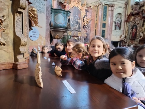 Návštěva výstavy v kostele svatého Jana Nepomuckého