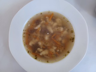 Hovězí vývar s těstovinou