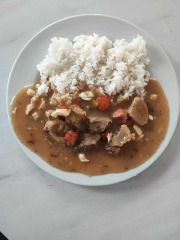 Rozlítaný ptáček z vepřového masa, rýže