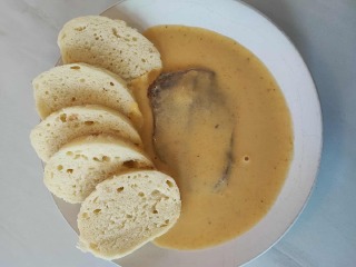 Hovězí svíčková, houskové knedlíky