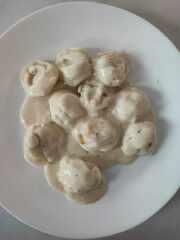 Torteliny se sýrovou omáčkou