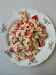 Těstovinový salát s tuňákem