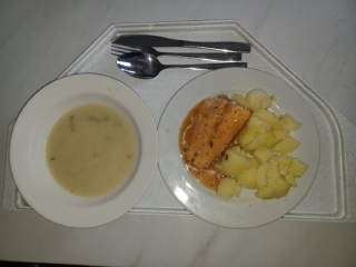 Losos pečený na másle, brambory
Celerová polévka