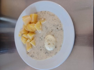 Koprová omáčka, vařené brambory