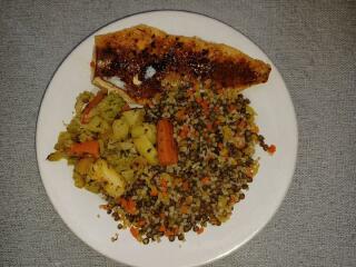 Ryba hoki na zelenině s romanescem, zeleninový bulgur