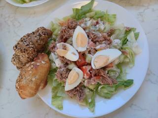 Zeleninový salát s tuňákem