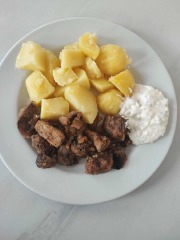 Smažené žampiony, vařené brambory, tatarská omáčka