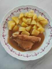 Přírodní kuřecí plátek, vařené brambory